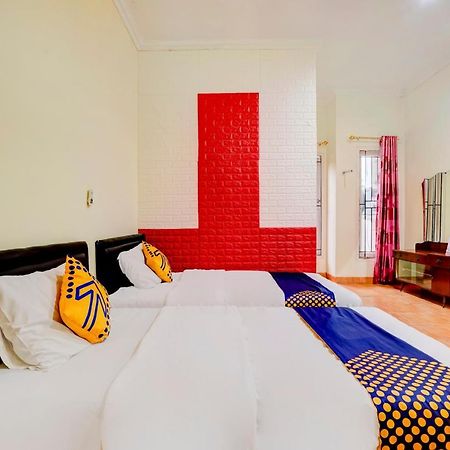 Radio Backpacker Guesthouse Syariah Bandung Dış mekan fotoğraf