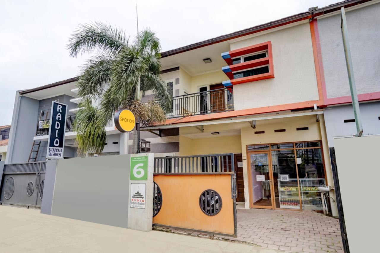 Radio Backpacker Guesthouse Syariah Bandung Dış mekan fotoğraf