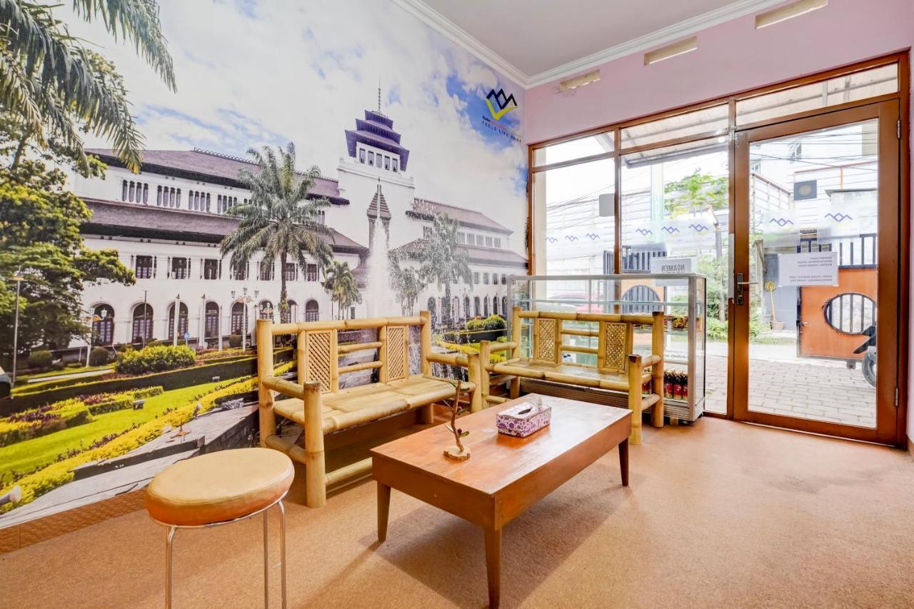 Radio Backpacker Guesthouse Syariah Bandung Dış mekan fotoğraf