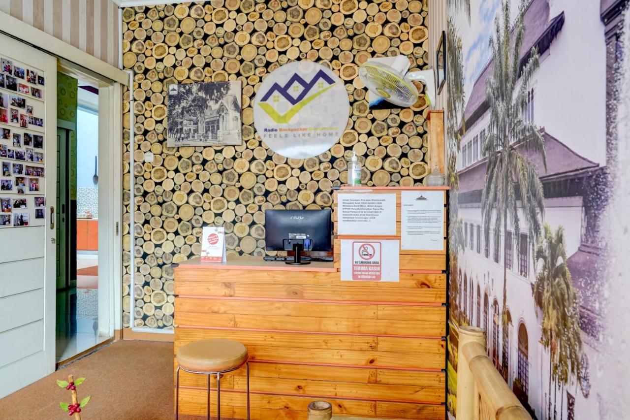 Radio Backpacker Guesthouse Syariah Bandung Dış mekan fotoğraf