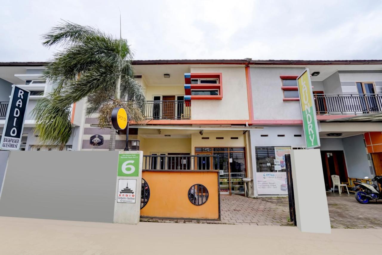 Radio Backpacker Guesthouse Syariah Bandung Dış mekan fotoğraf