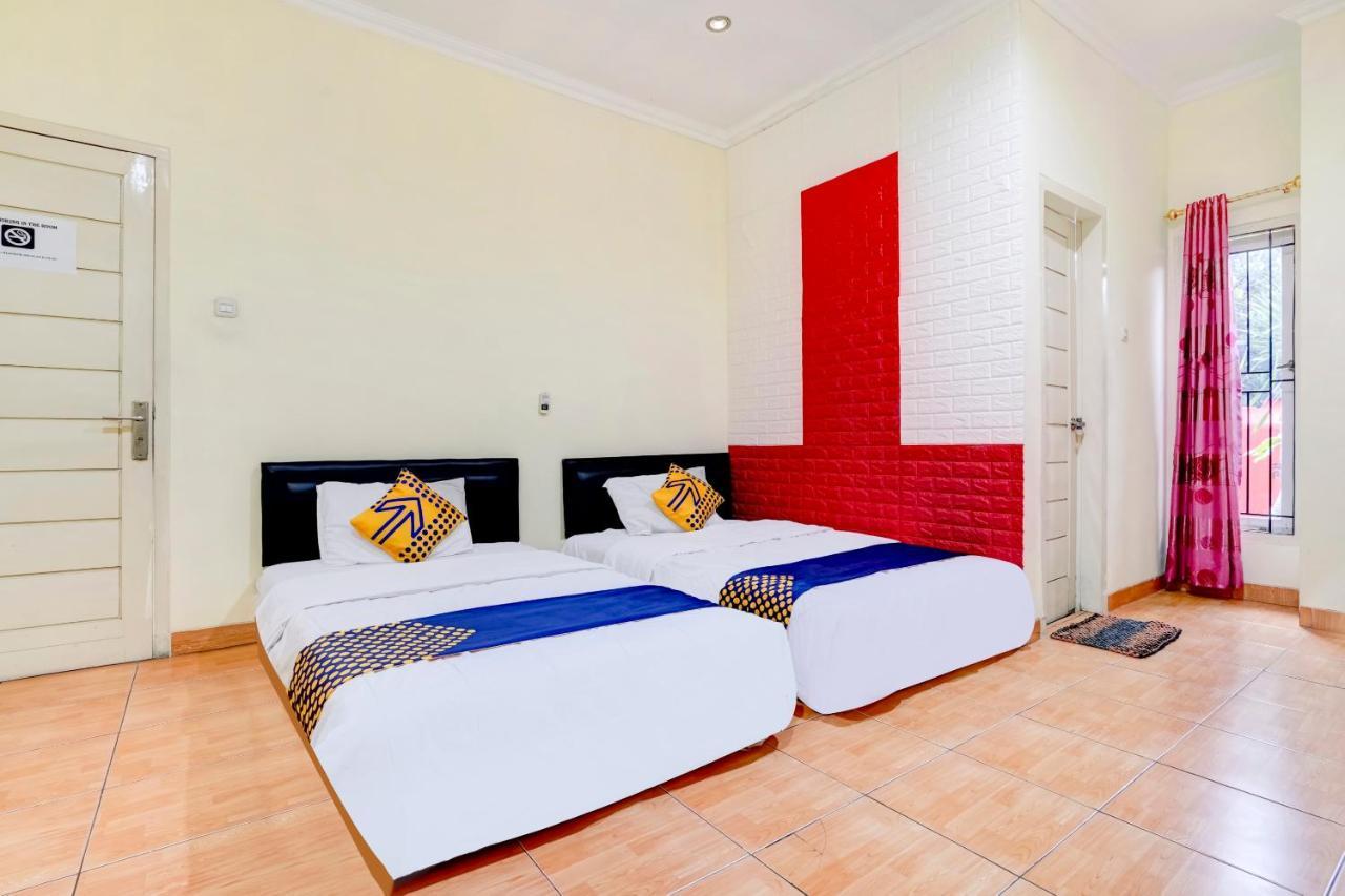 Radio Backpacker Guesthouse Syariah Bandung Dış mekan fotoğraf