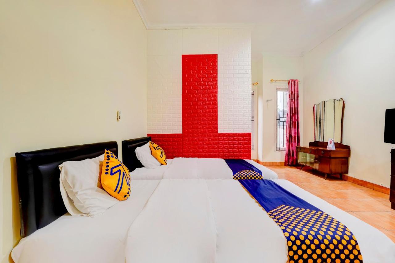Radio Backpacker Guesthouse Syariah Bandung Dış mekan fotoğraf